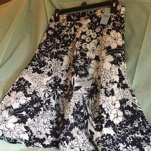 Ann Taylor, size 0, Dark Blue and White